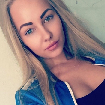28 jarige vrouw zoekt contact voor sex in Kortrijk, West-vlaanderen